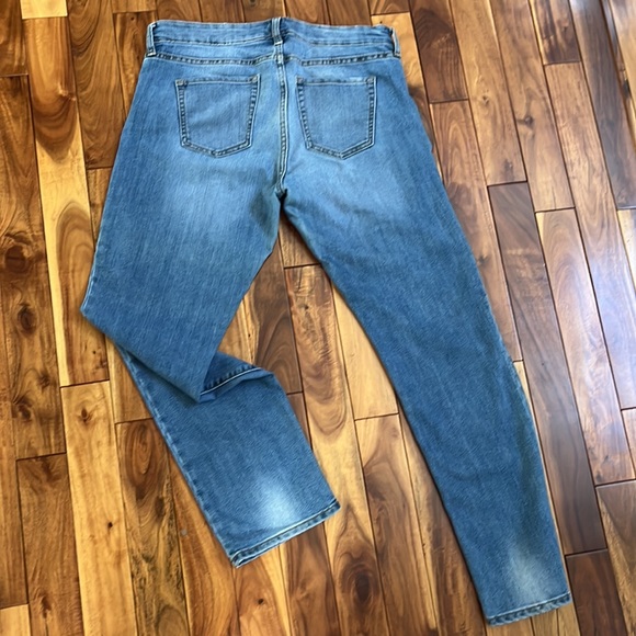 Gap light wash straight leg medium rise Jean Sz 10R - Picture 2 of 4